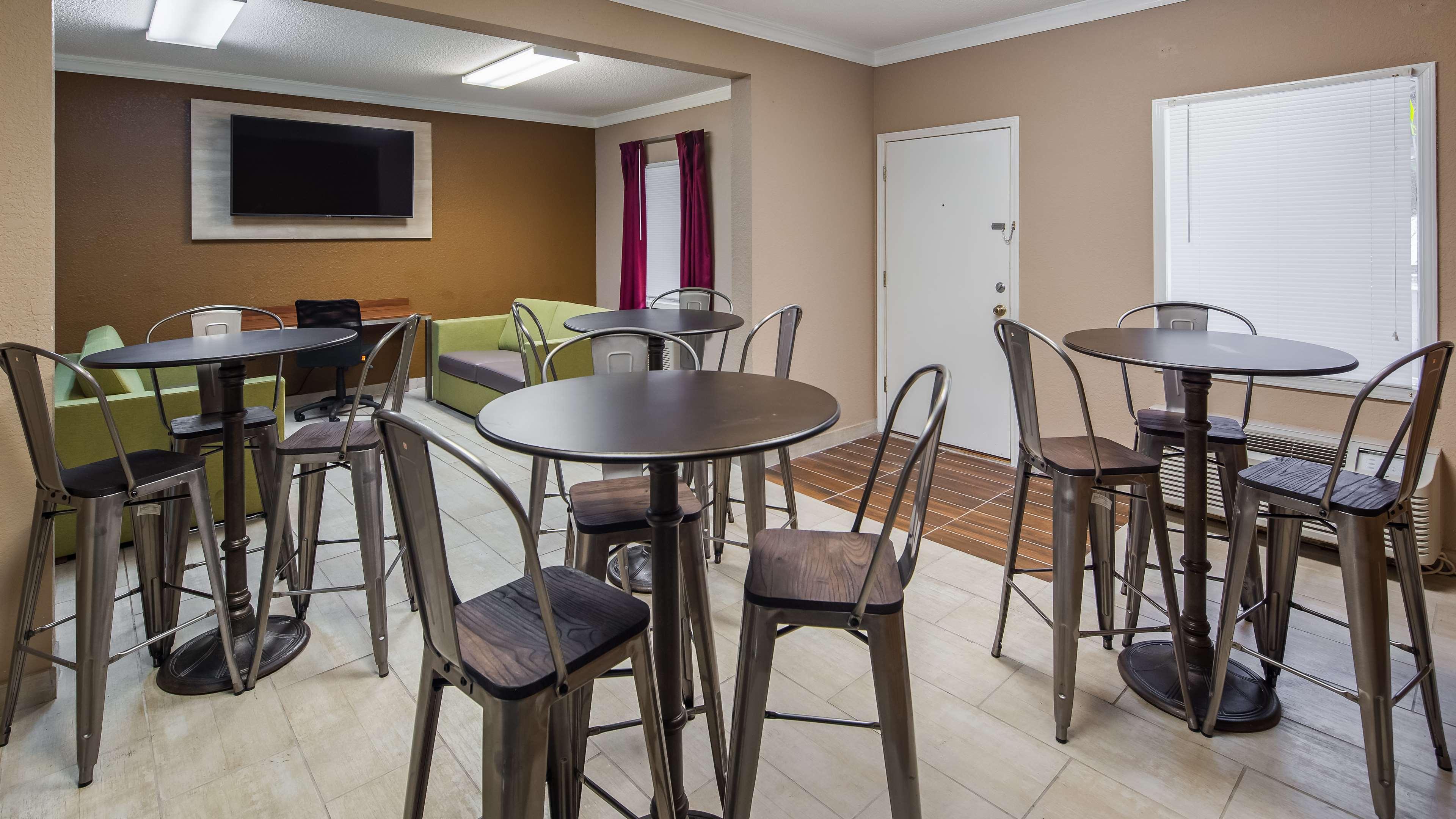 Best Western Plus Atrium Inn Шерц Екстериор снимка
