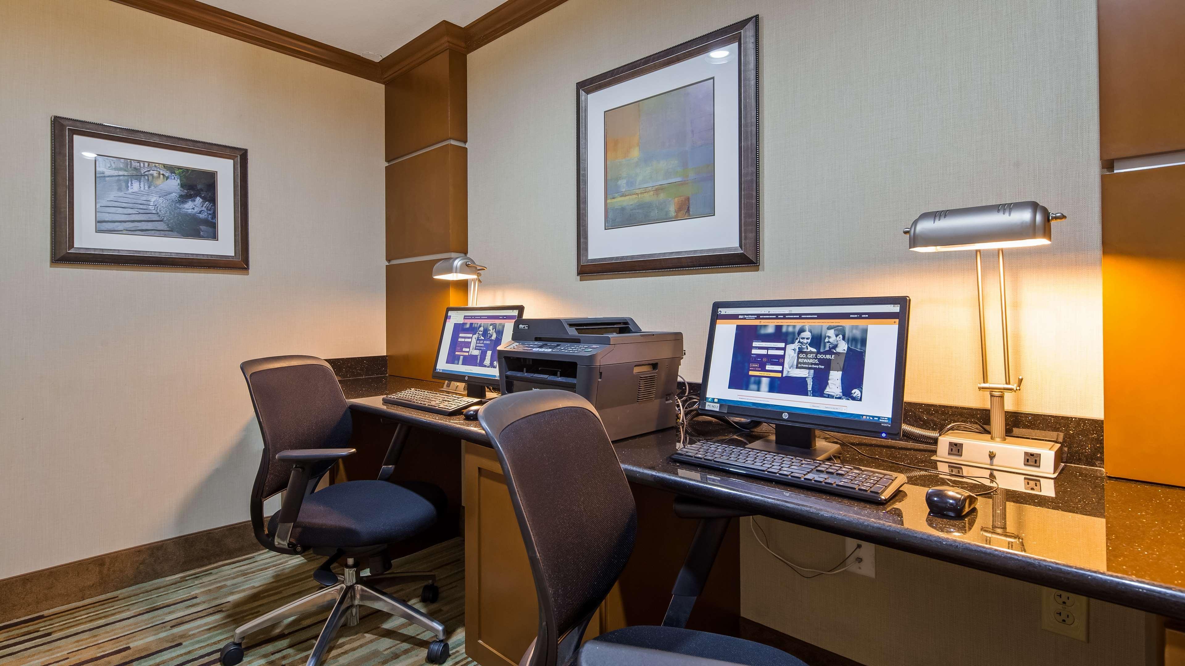 Best Western Plus Atrium Inn Шерц Екстериор снимка